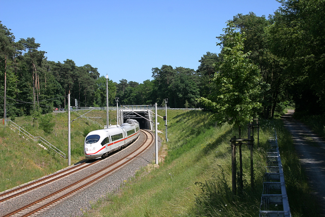 DB Fernverkehr 406 xxx // Aufgenommen am Nordportal des Kölner Flughafentunnels. // 18. Juni 2005