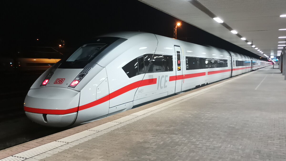 DB Fernverkehr 412 052 am 09.03.2022 in Basel Badischer Bahnhof er kam als ICE 377 rein und wurde abgestellt 