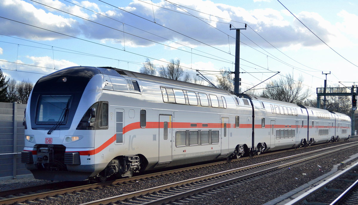 DB Fernverkehr AG mit dem neuen IC 2176 nach Rostock Hbf mit dem Tz 4111 (4110 611-8 .....) am 12.03.20 Berlin Blankenburg.