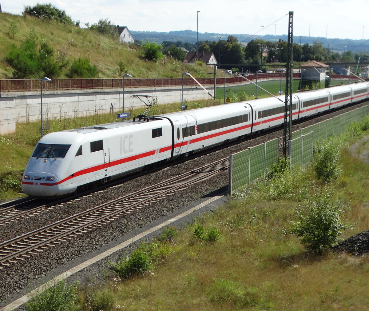 DB Fernverkehr ICE 1 (BR 401) am 18.08.16 bei Neuhof (Kreis Fulda) auf der KBS615