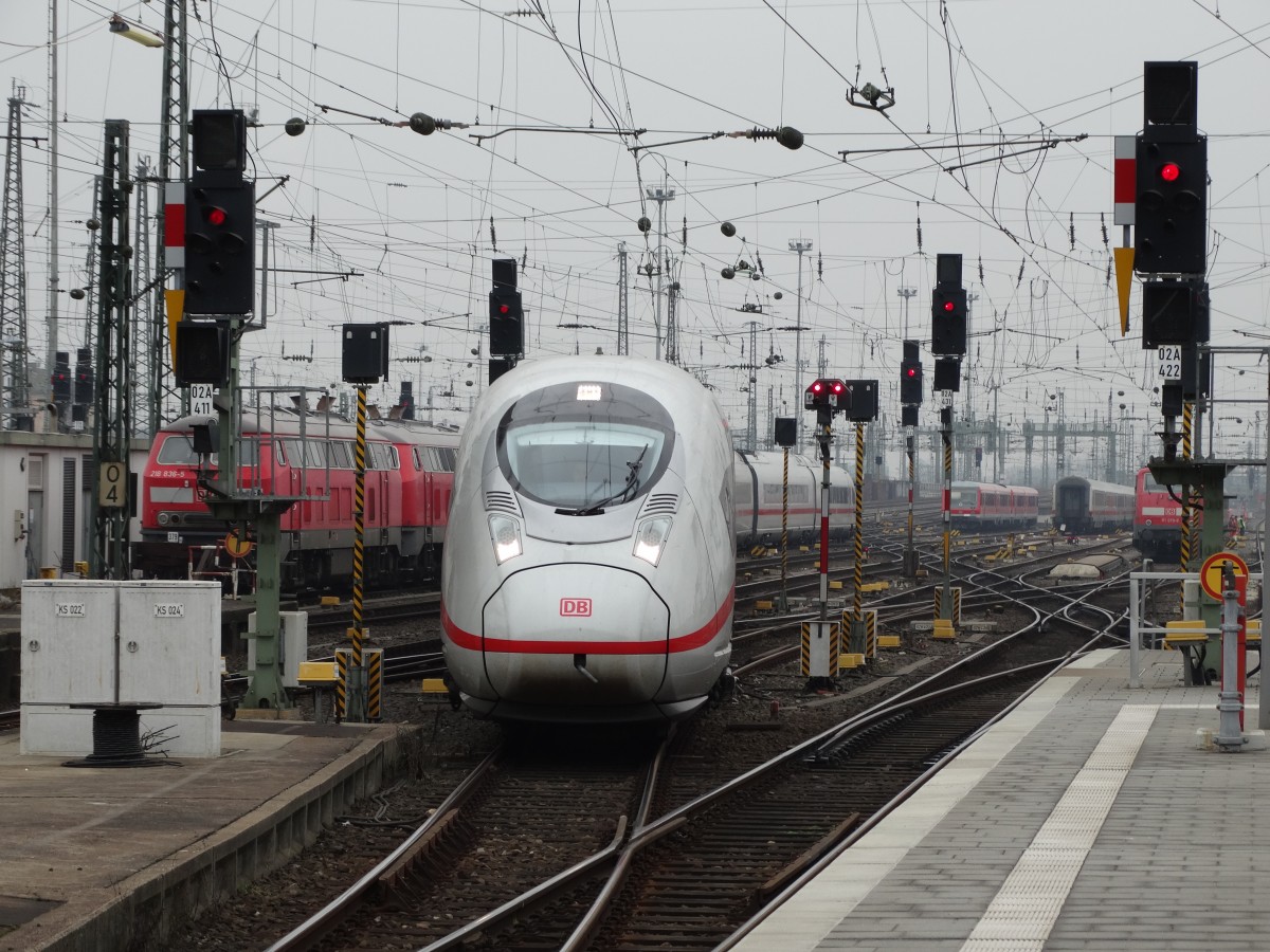 DB Fernverkehr ICE 3 Siemens Velaro D (BR 707) erreicht Frankfurt am Main Hbf am 16.02.15