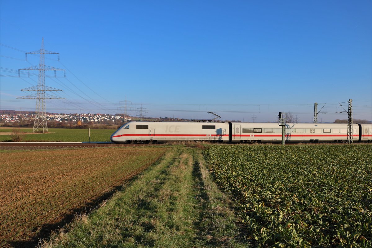 DB Fernverkehr ICE1 (401 075) am 18.11.18 auf der KBS630 bei Bad Vilbel Dortelweil 