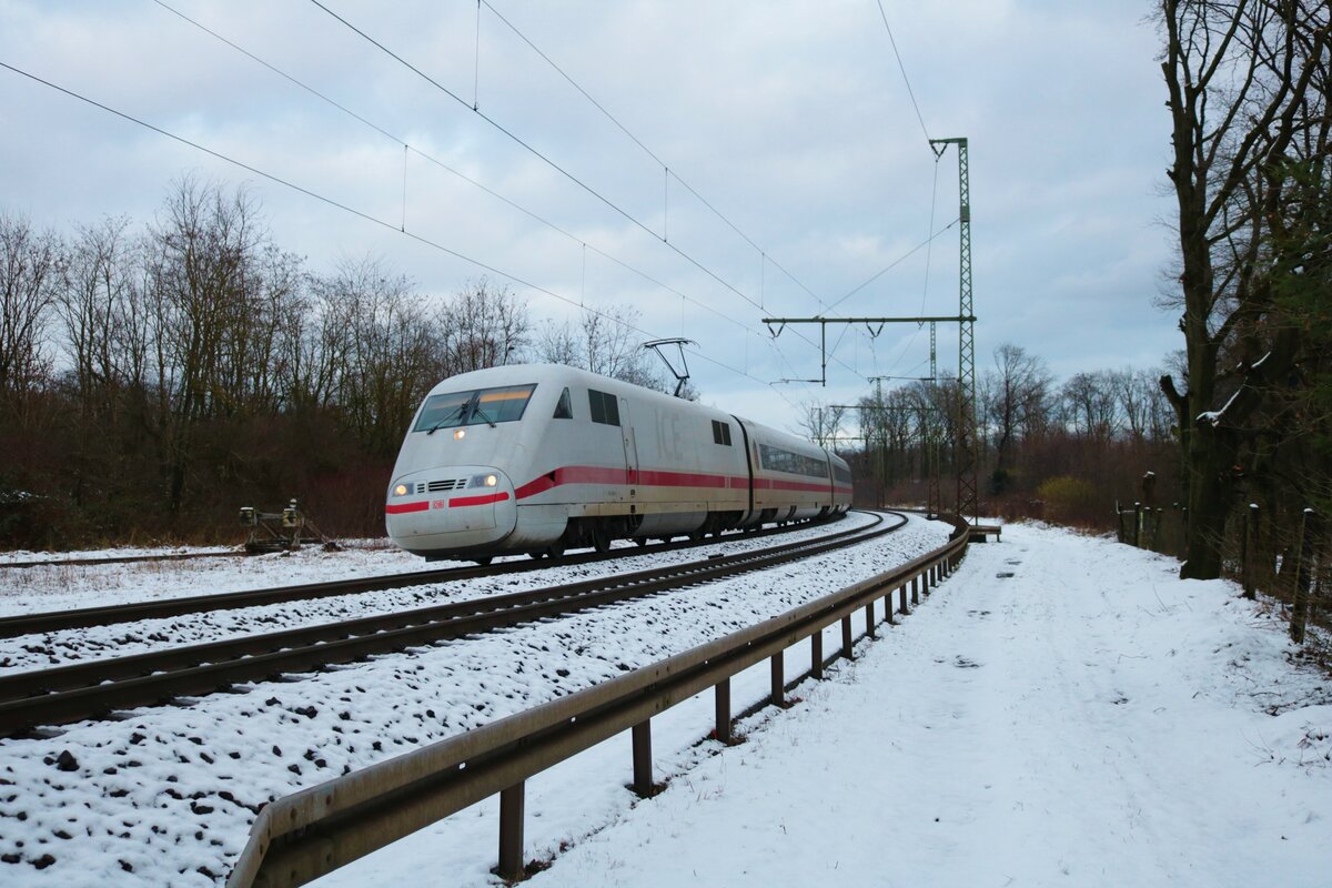DB Fernverkehr ICE1 401 084-8 am 08.01.22 in Hanau