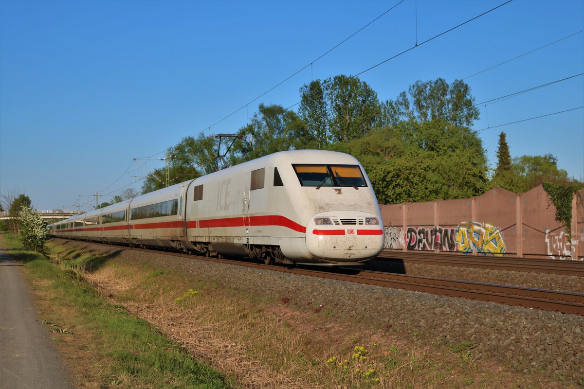DB Fernverkehr ICE1 (401 557-4) am 21.04.20 in Rodenbach 
