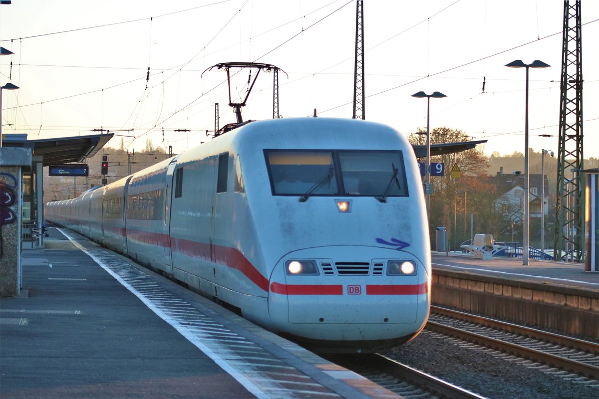 DB Fernverkehr ICE1 (401 xxx) am 17.11.18 in Bad Vilbel Bahnhof 