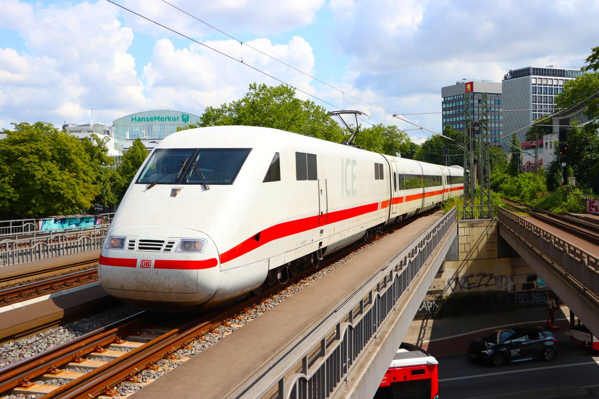 DB Fernverkehr ICE1 401 xxx am 16.07.25 in Hamburg Dammtor vom Bahnsteig aus fotografiert