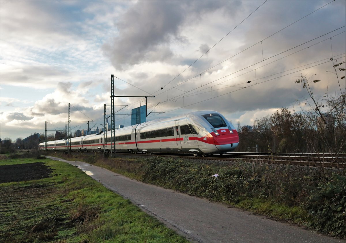 DB Fernverkehr ICE4 412 213-5 als ICE831 in Frankfurt am Main Oberrad am 13.12.20