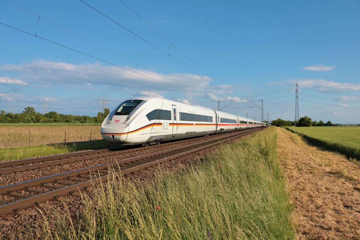 DB Fernverkehr ICE4 9457 als ICE1124 in Riedstadt Wolfskehlen auf der Riedbahn am 09.06.21