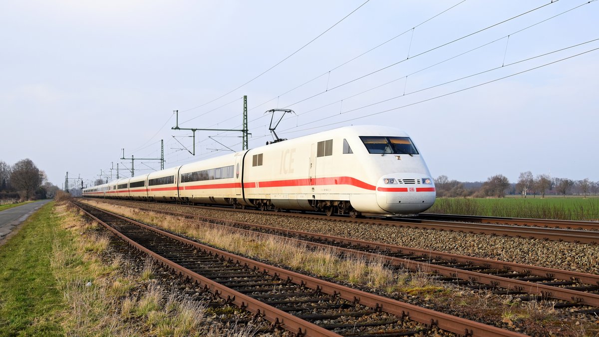 DB Fernverkehr Tz 163 (401 063/563) als ICE 1021 Hamburg-Altona - Nürnberg Hbf (Diepholz, 24.03.2021).