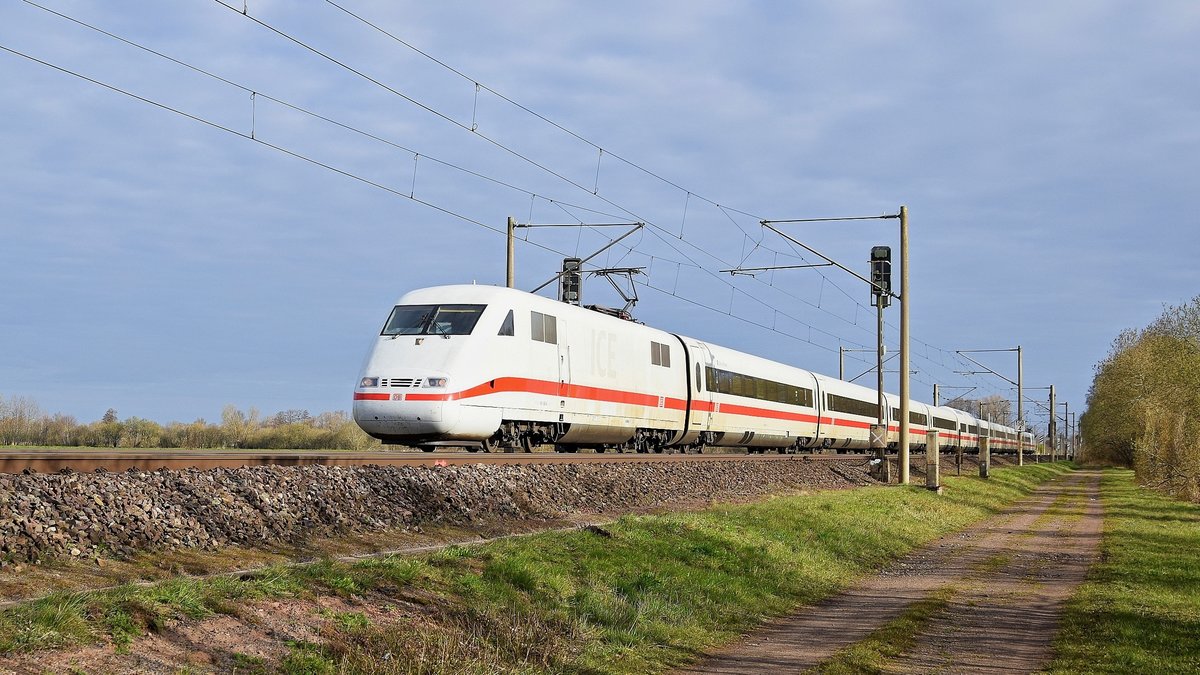 DB Fernverkehr Tz 180 (401 080/580)  Castrop-Rauxel  als ICE 923 HH-Altona - Frankfurt (Main) Hbf (Hüde, 04.04.2020).