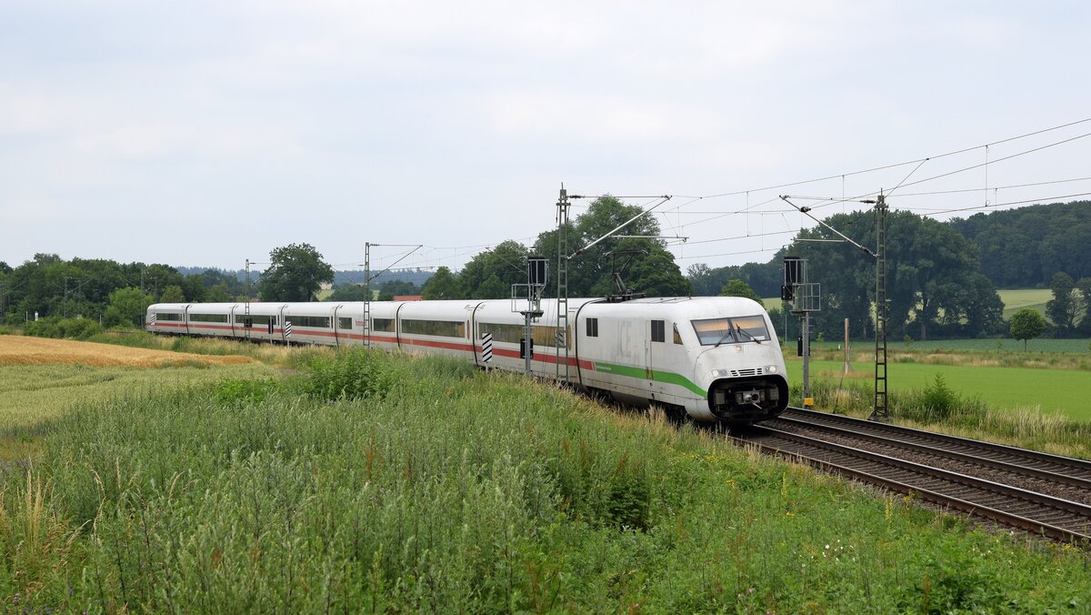 DB Fernverkehr Tz 237 (402 037)  Neustrelitz  mit Werbung  Deutschlands schnellster Klimaschützer  als ICE 735 Hamburg-Altona - Aachen Hbf (Vehrte, 02.07.2021).