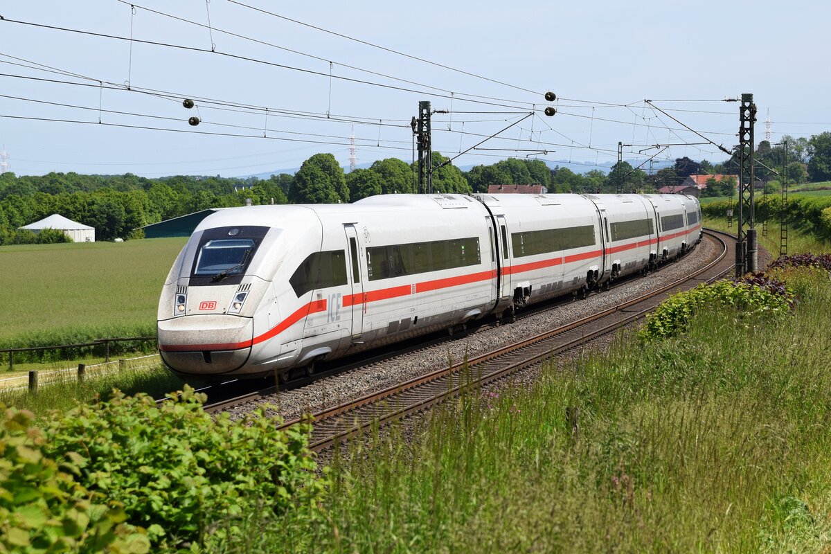 DB Fernverkehr Tz 9483 (412 083) als ICE 201 Hamburg-Altona - Basel  SBB, es führt 5812 083 (Bohmte-Stirpe, 31.05.2023).