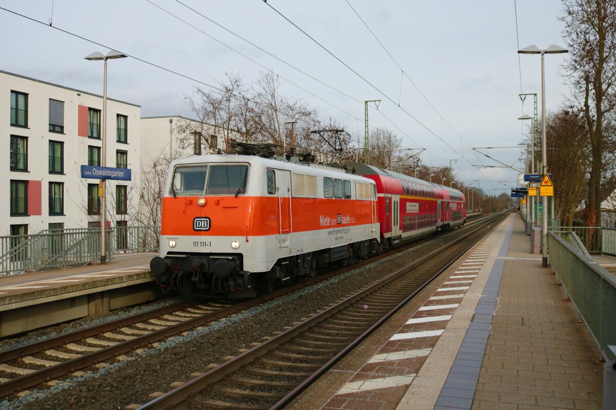 DB Gebrauchtzug 111 111-1 am 30.12.22 in Gießen als RB41
