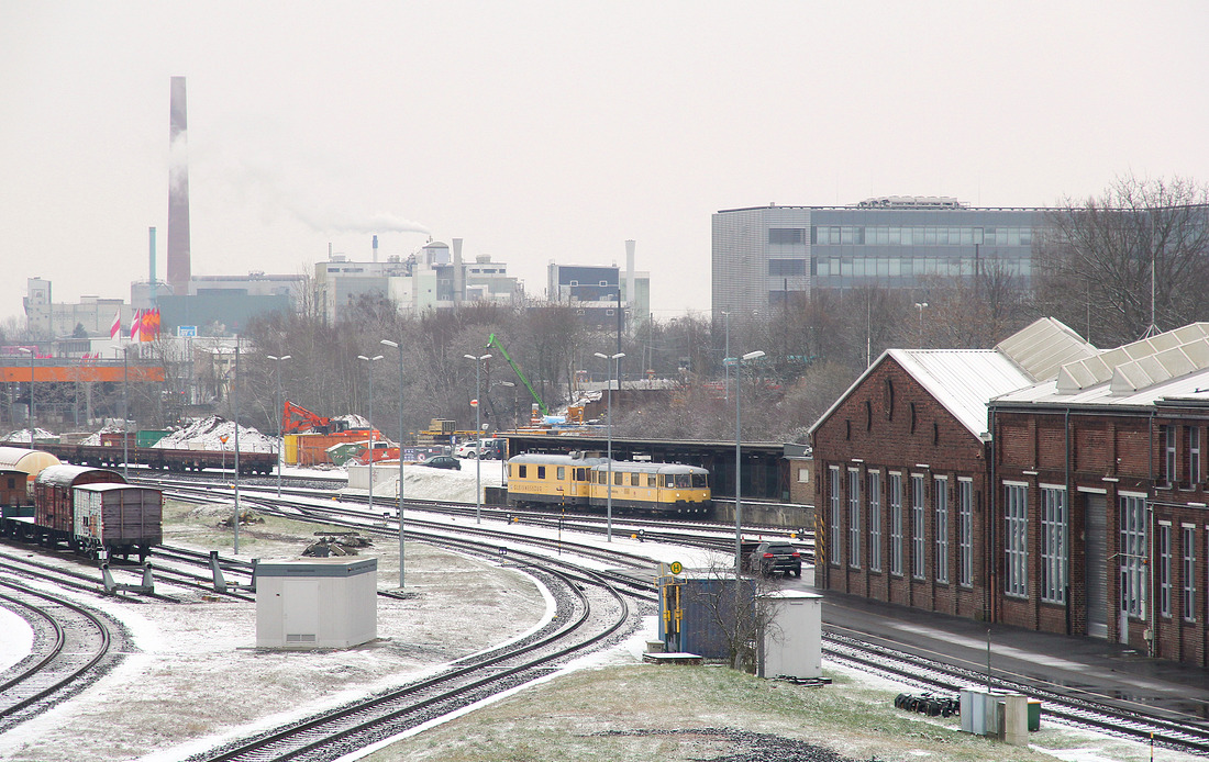 DB Gleismesszug // Aufgenommen von der Lahmeyer-Brücke mit Blick auf das Betriebswerk der Frankfurter Hafenbahn (HFM). // 15.02.2018