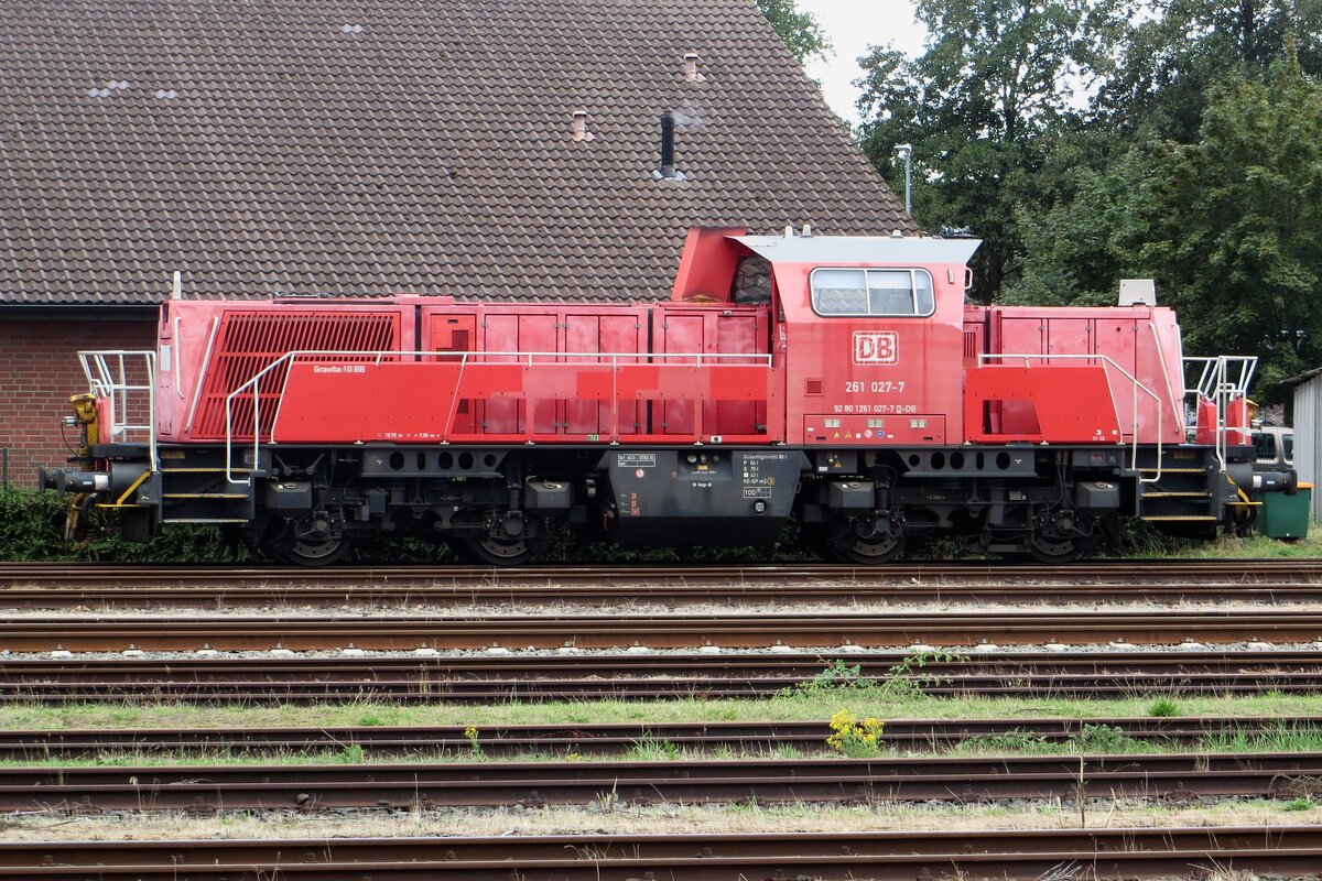 DB Gravita 261 027 macht Pause am 19 September 2022 in Itzehoe.