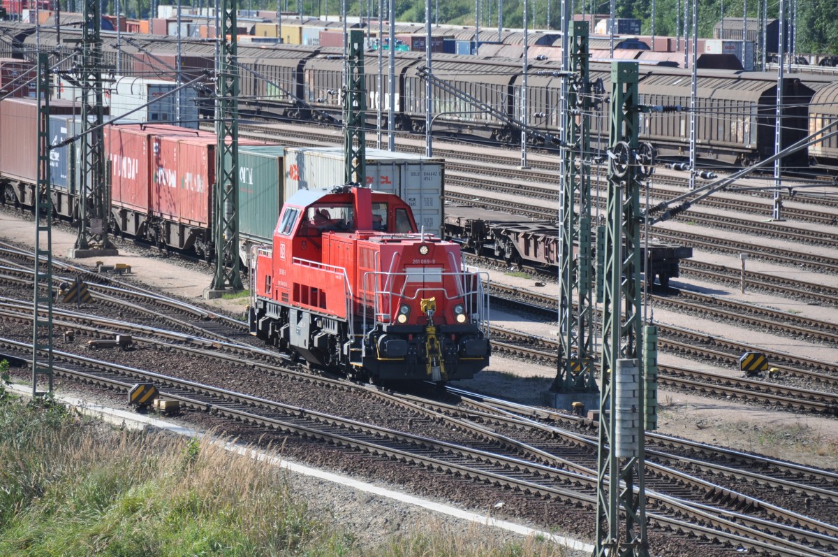 DB Gravita 261 069-9 rangiert im Containerbahnhof  Alte Sderelbe  am 27.08.2013.