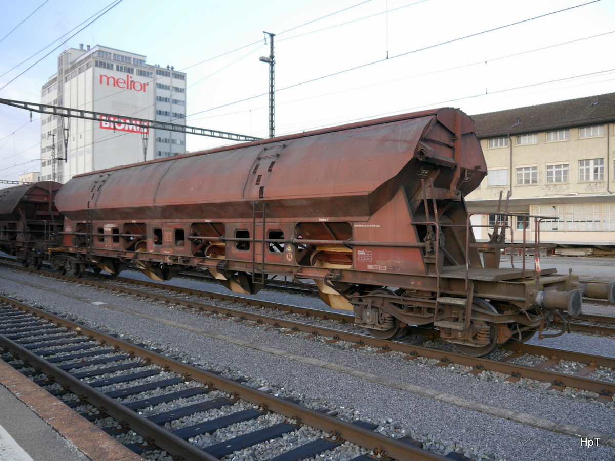 DB - Güterwagen von Typ Tadg 31 80 084 3 814 im Bahnhofsareal von Herzogenbuchsee am 03.04.2018