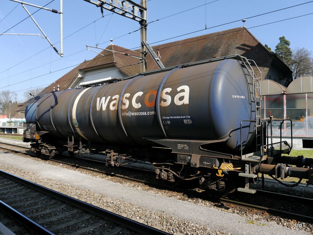 DB - Güterwagen Typ Zans 33 80 783 6 686-5im Bahnhof von Zollikofen am 23.03.2015