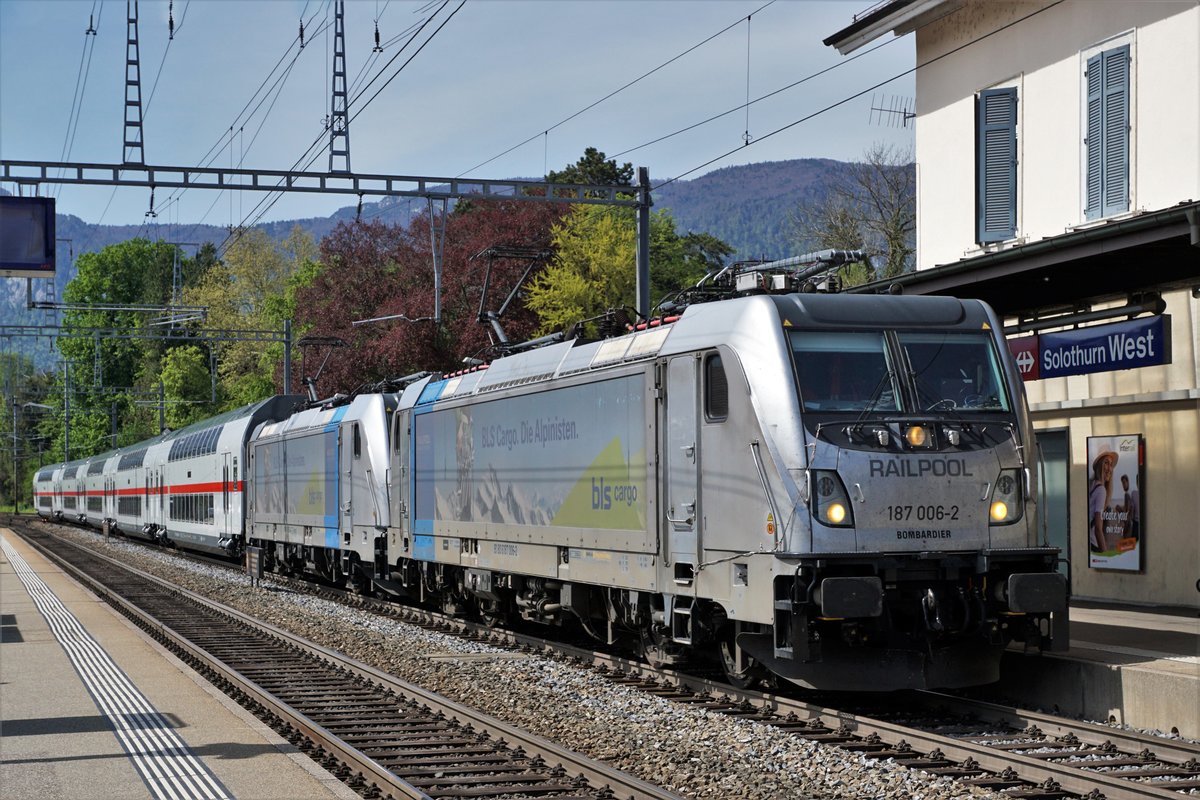 DB IC Dosto in der Schweiz.
Testfahrt mit Doppeltraktion BR 187 006 - 2 und BR 187 004 - 7 in Solothurn West am 7. Mai 2019. Während mehreren Tagen wurden mit diesen Wagen Testfahrten zwischen Solothurn HB und Grenchen Süd durchgeführt.
Foto: Walter Ruetsch
