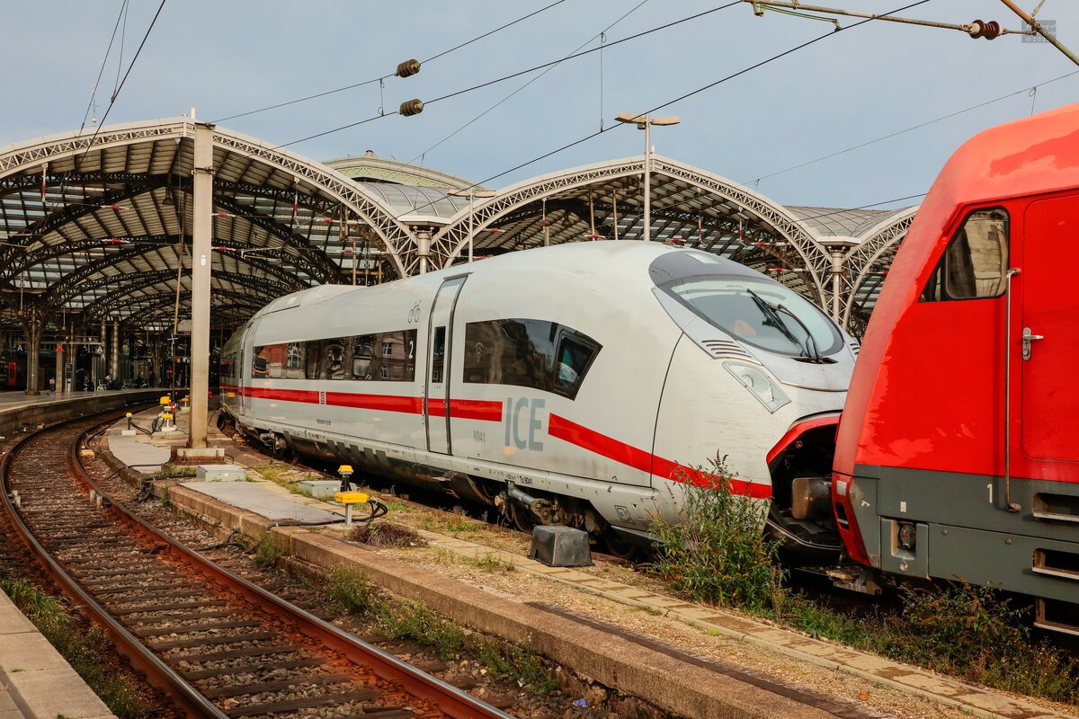 DB ICE 3neo 408 541 in K�ln Hbf, Oktober 2025.