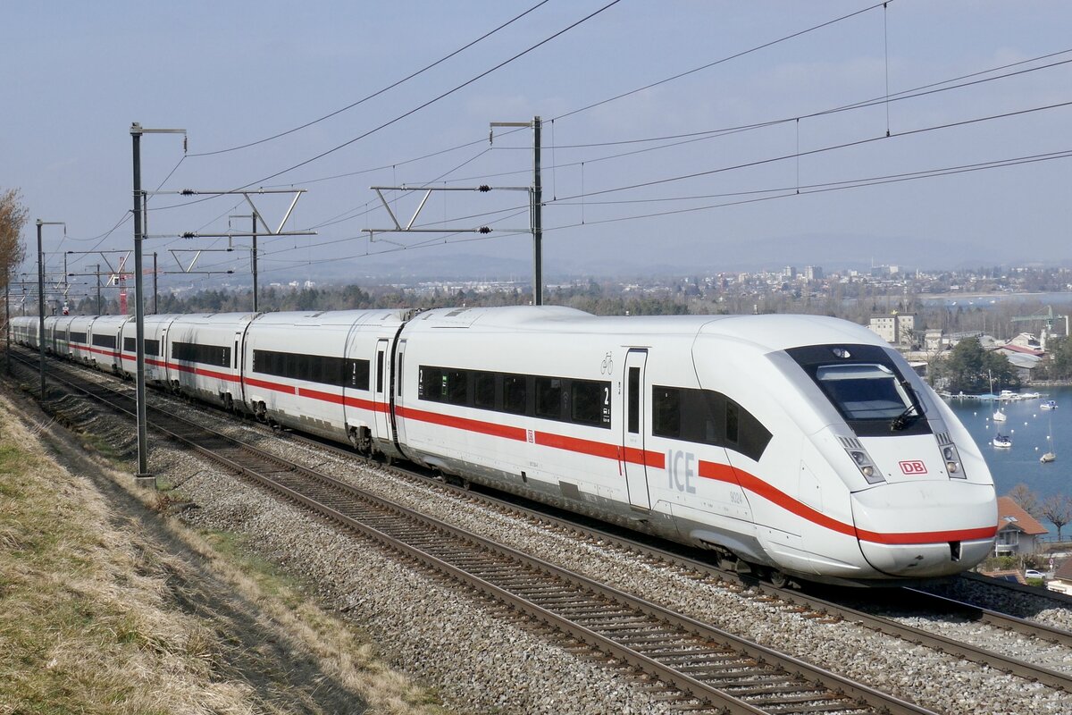 DB ICE 4 Tz 9024 am 4.3.23 unterwegs nach Interlaken Ost, bei Einigen.