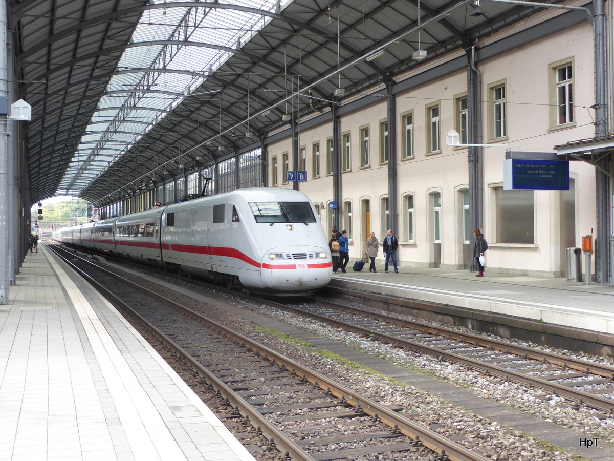 DB - ICE 401 088 bei der einfahrt in der Bahnhofshalle von Olten am 16.04.2016
