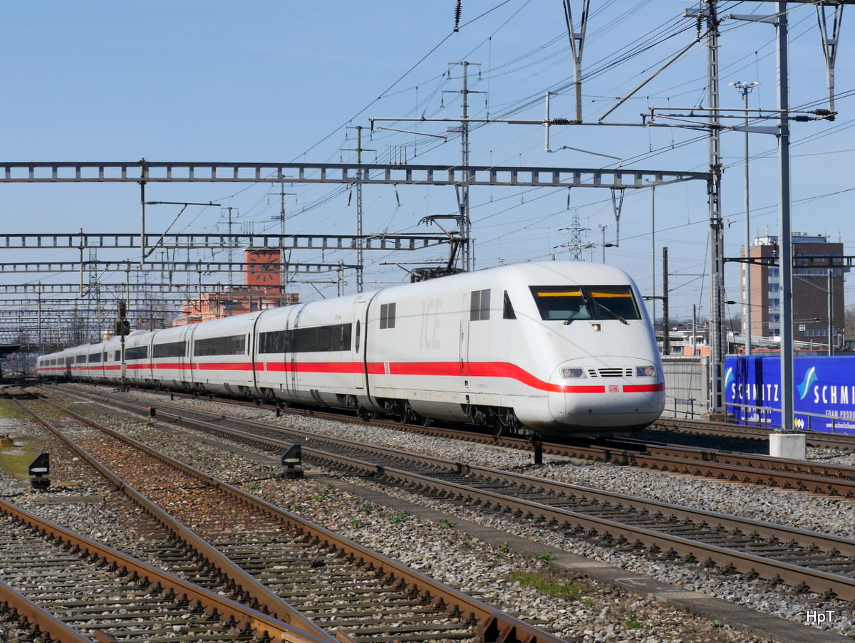 DB - ICE 401 581-4 bei der durchfahrt im Bahnhof Muttenz am 10.03.2017