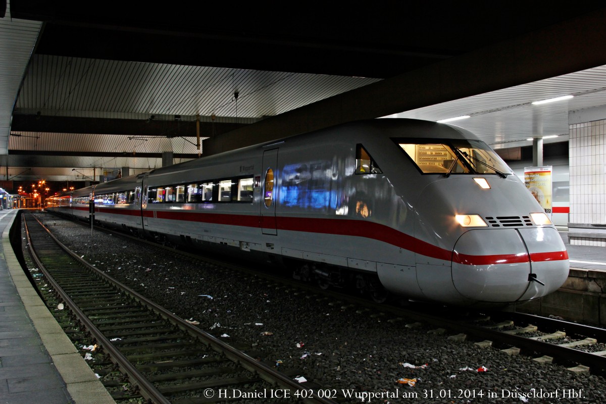 DB ICE 402 002  Wuppertal  in D�sseldorf Hbf, Januar 2014.