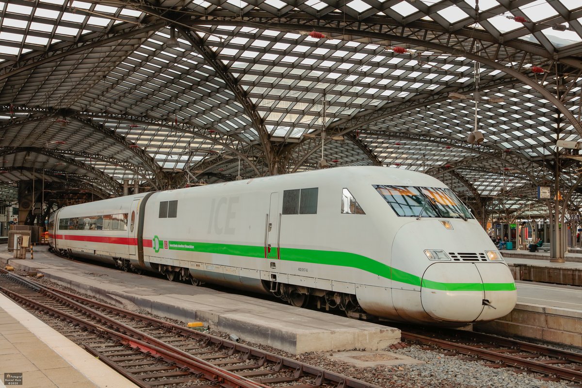 DB ICE 402 017-8  Bergen auf R�gen   Deutschlands schnellster Klimasch�tzer  als ICE857 nach Berlin in K�ln Hbf, Februar 2020.