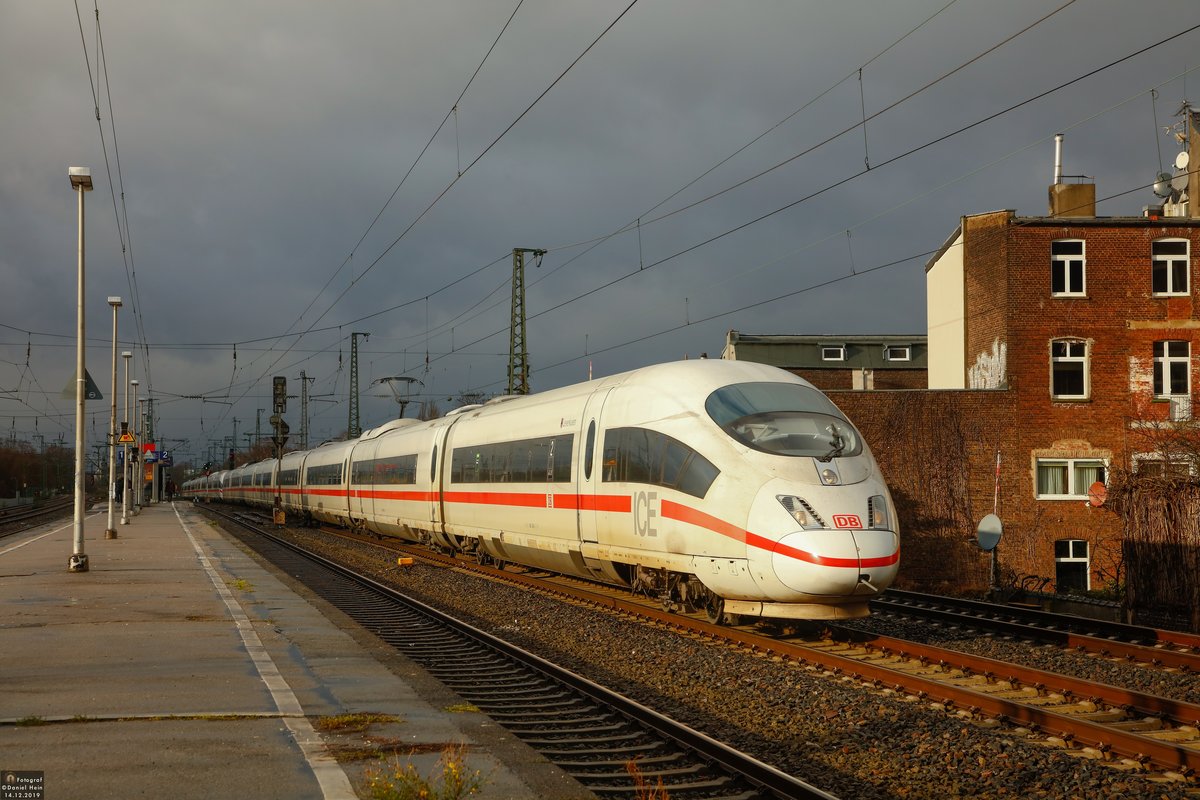 DB ICE 403  Leverkusen  bei der Durchfahrt in D�sseldorf Oberbilk, Dezember 2019.
Gru� an den Tf!