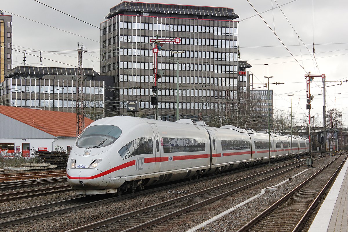 DB ICE 406 als Umleiter in D�sseldorf Rath, M�rz 2016.