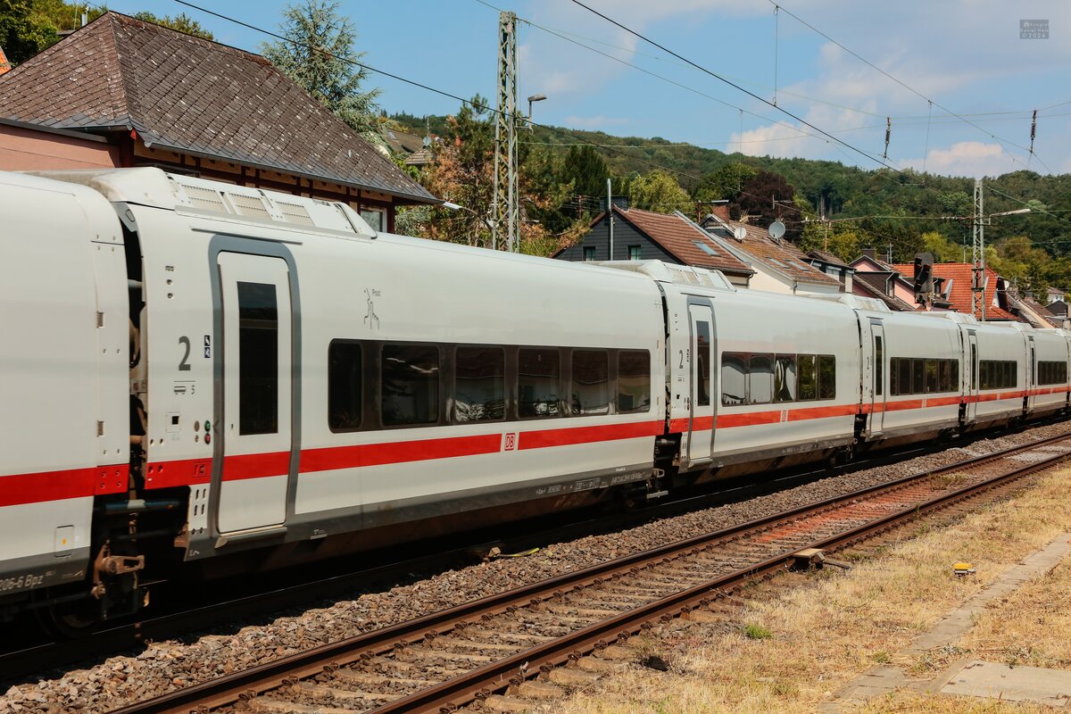 DB ICE-L Talgo Mittelwagen in Oberwinter, Juli 2026.