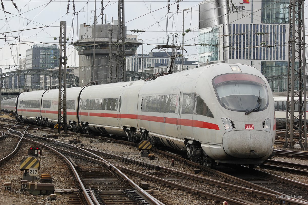 DB ICE T 411 056 in M�nchen Hbf, Juli 2016.