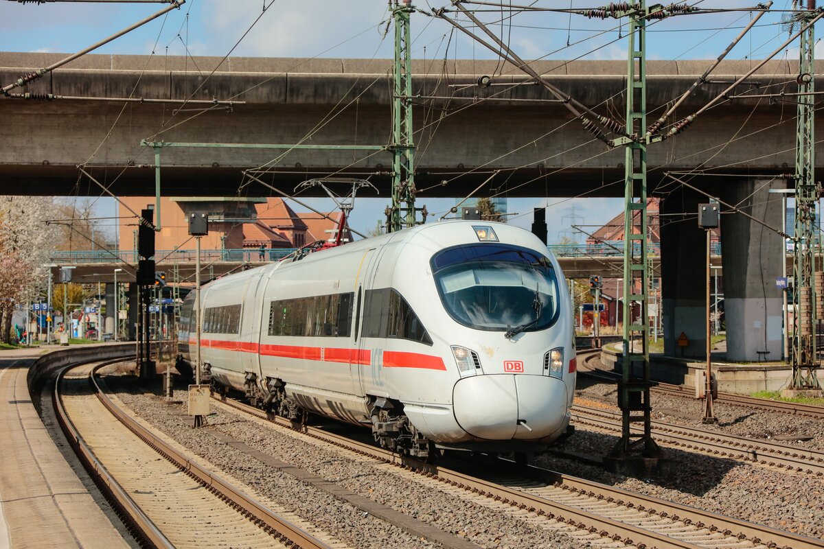 DB ICE T 411  Coburg  mit Fernlicht in Hamburg Harburg, April 2026.
Gr��e zur�ck an den TF!