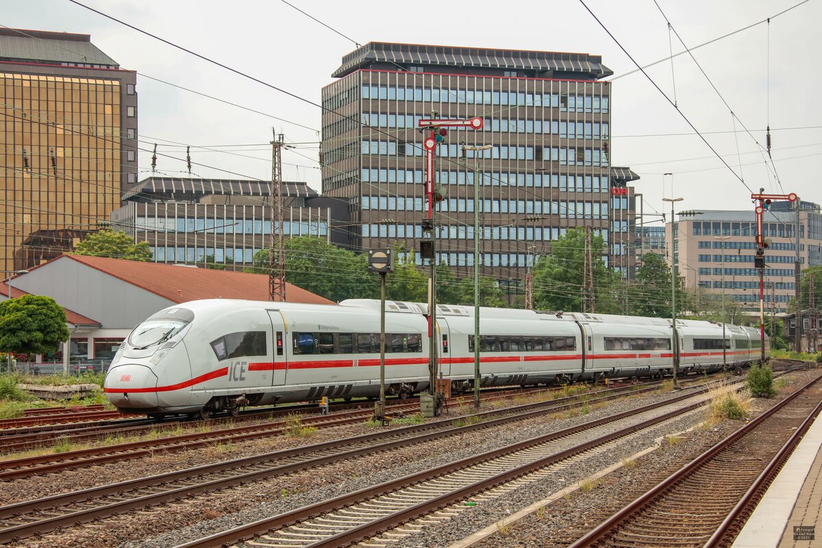 DB ICE Velaro D 407 012 in D�sseldorf Rath, Juni 2021.