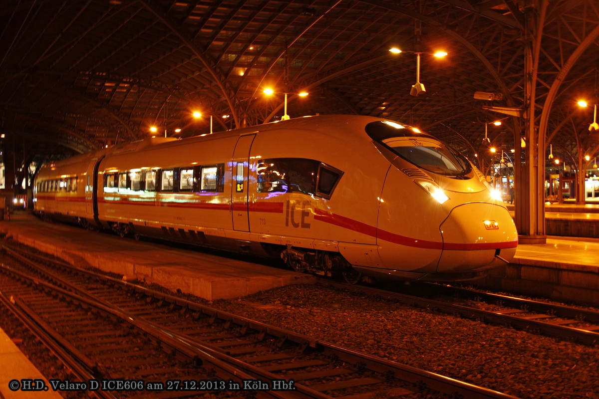 DB ICE Velaro D 407 013 als ICE606 in K�ln Hbf, Dezember 2013.