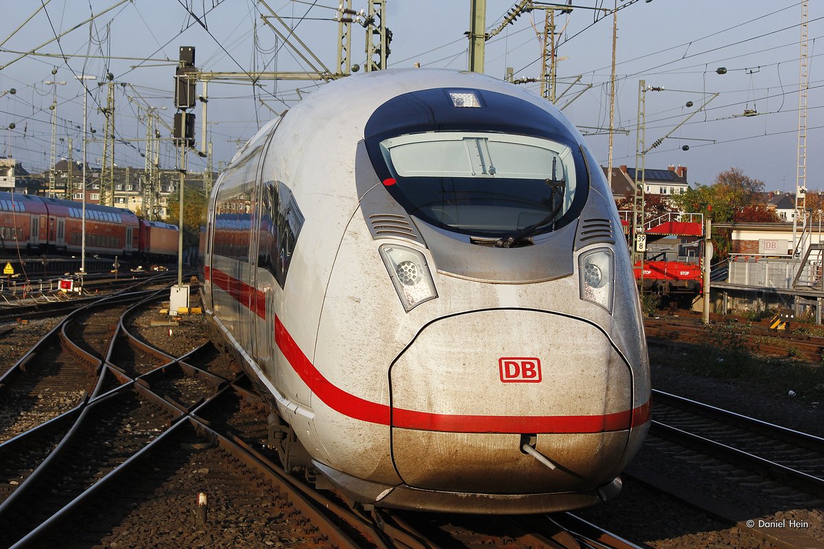 DB ICE Velaro D 407 012 in D�sseldorf Hbf, Oktober 2016.