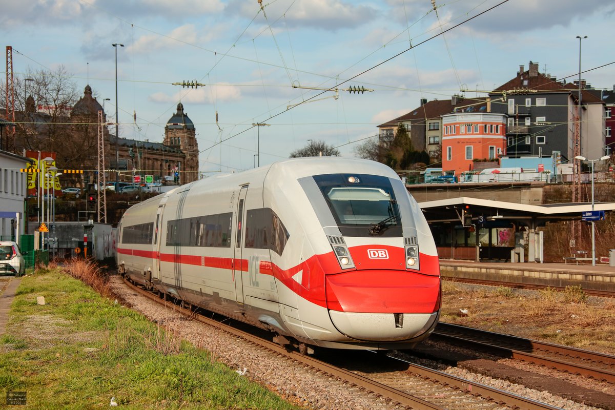 DB ICE4  Masken-ICE  412 213 als ICE558 in Wuppertal, März 2021.