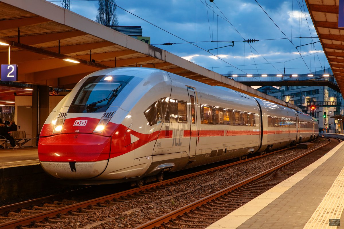 DB ICE4  Masken-ICE  412 213 als ICE655 in Wuppertal Hbf, März 2021.