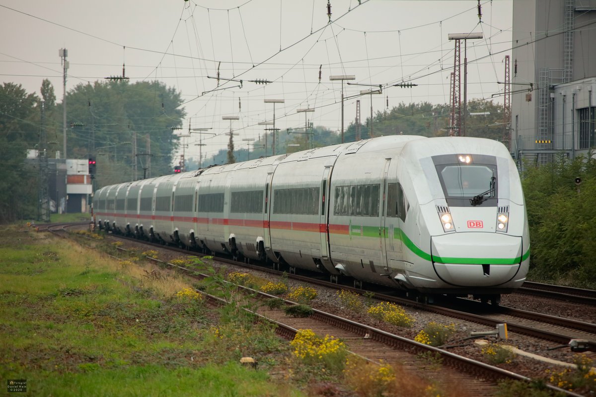 DB ICE4 mit Fernlicht in Hilden, Oktober 2020.
Gr��e zur�ck an den Tf!