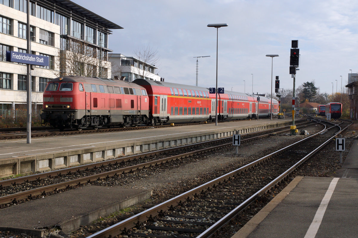 DB: Impressionen des Bahnhofs Friedrichhafen Stadt vom 25. November 2016.
Foto: Walter Ruetsch