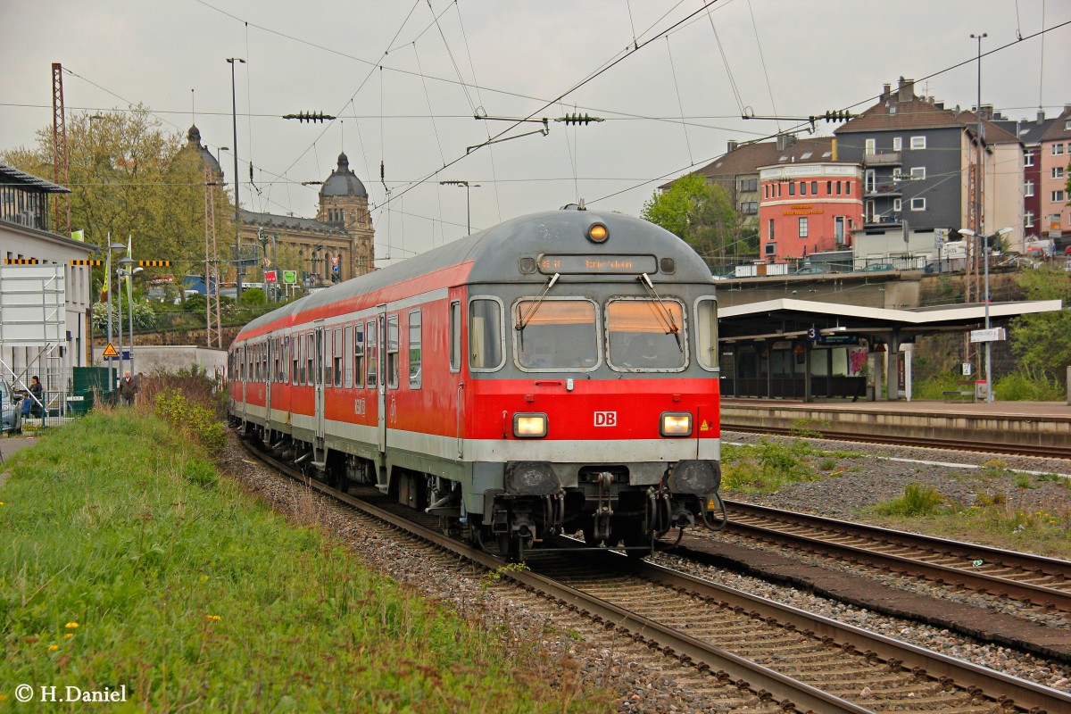 DB Karlsruher Steuerwagen mit RB48 in Wuppertal, April 2014.