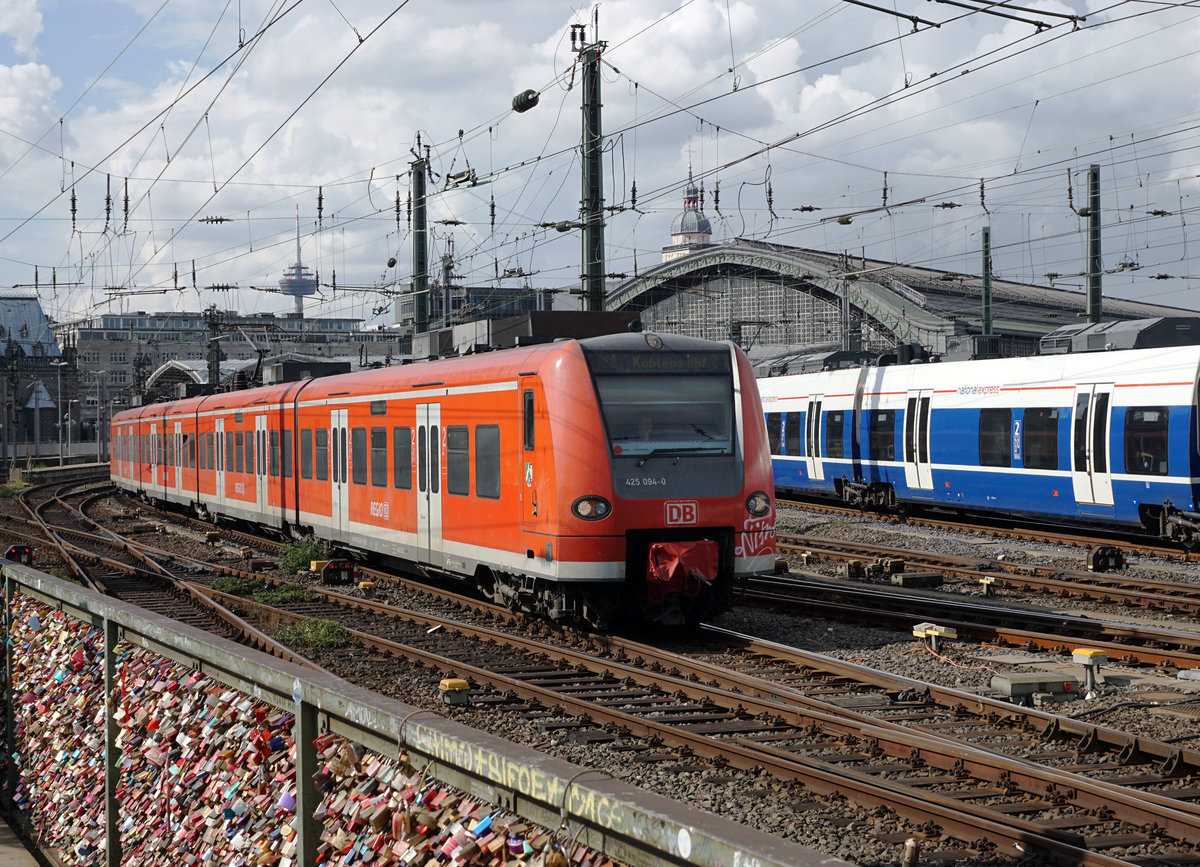 DB: Köln Hauptbahnhof.
Bahnalltag vom 27. September 2017.
Foto: Walter Ruetsch