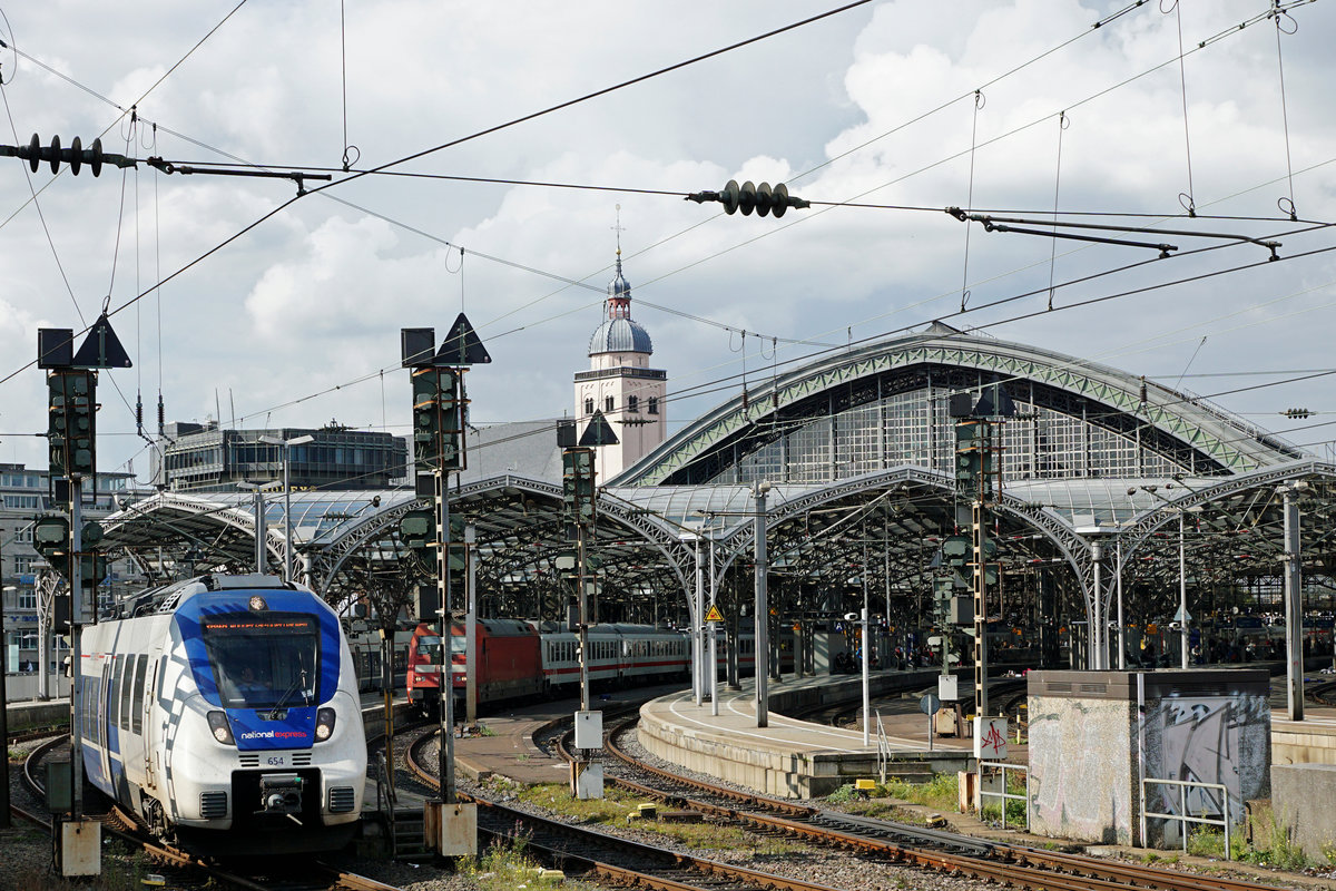 DB: Köln Hauptbahnhof.
Bahnalltag vom 27. September 2017.
Foto: Walter Ruetsch