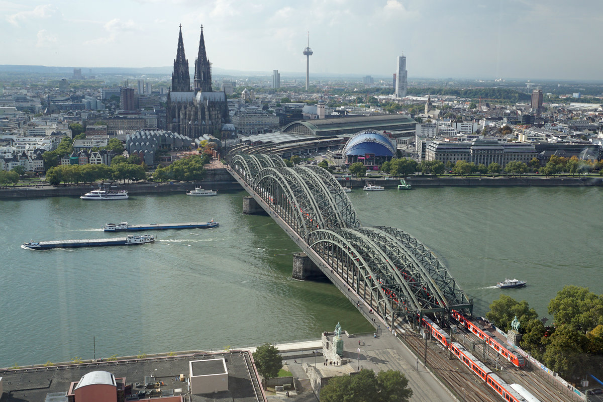 DB: Köln Hauptbahnhof.
Bahnalltag vom 27. September 2017.
Foto: Walter Ruetsch