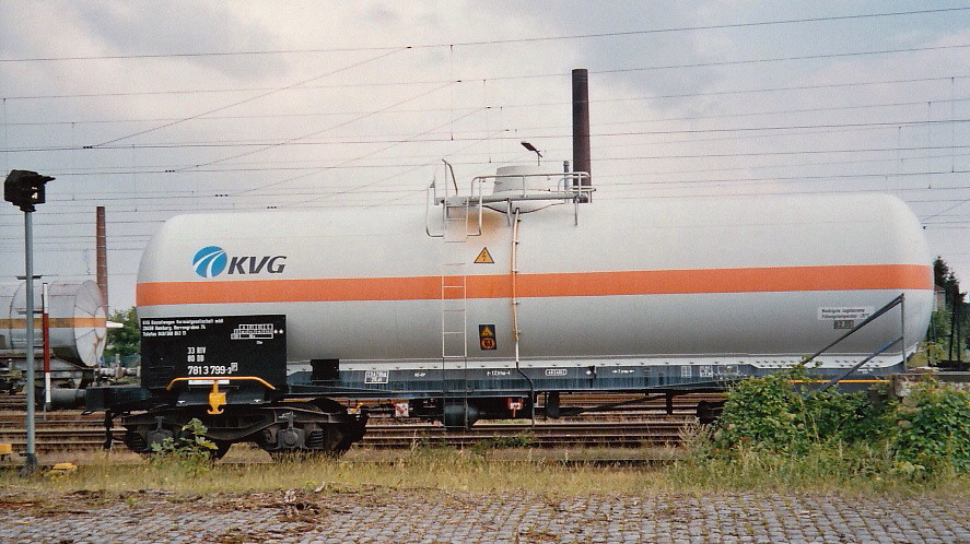 DB KVG Kesselwagen in Hameln, August 2002 (Hinweis: in www.rail-pictures.com Bild mit Weißabgleich)