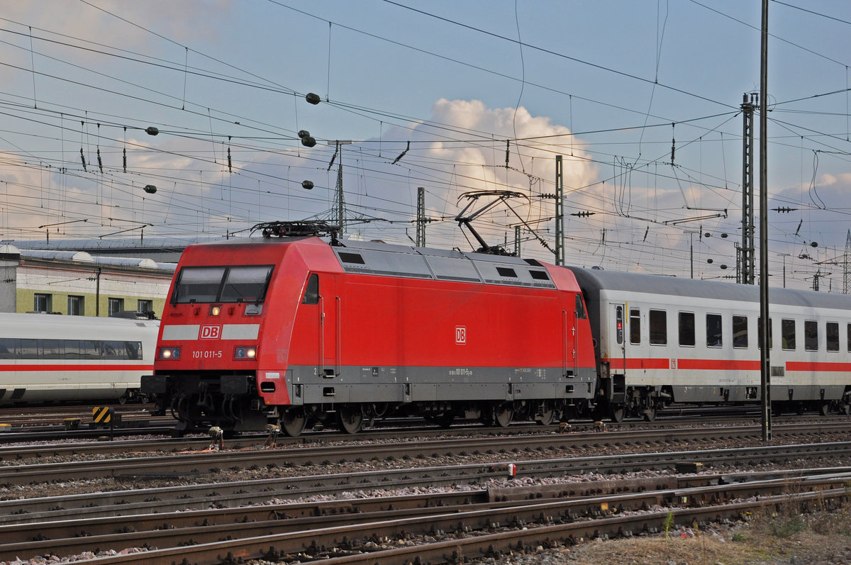 DB Lok 101 011-5 verlässt den badischen Bahnhof. Die Aufnahme stammt vom 08.01.2021.