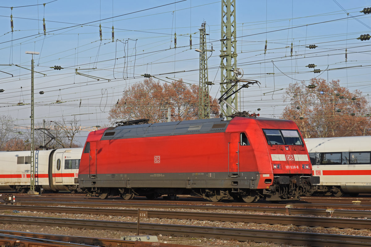 DB Lok 101 038-8 durchfährt den badischen Bahnhof. Die Aufnahme stammt vom 04.01.2019.