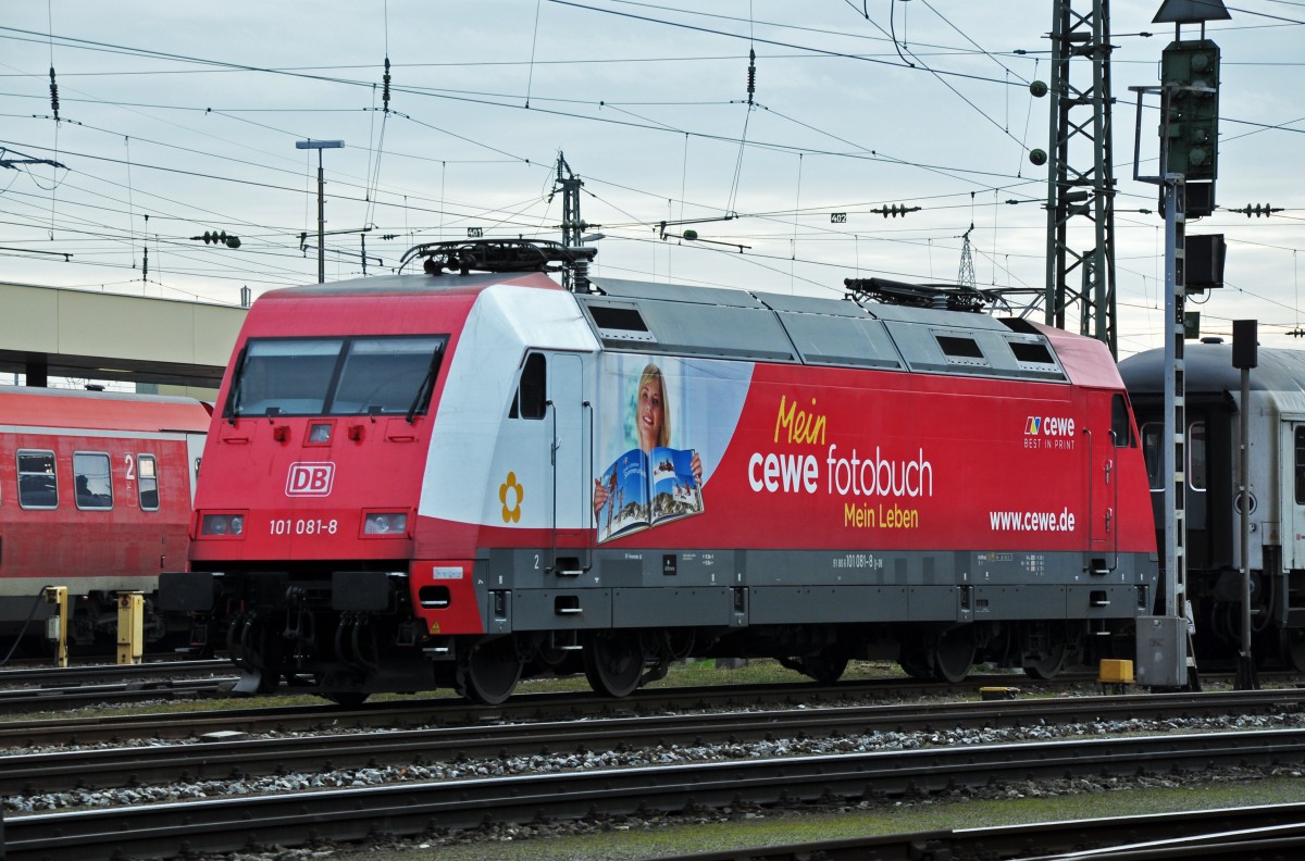 DB Lok 101 081 - 8 und der CEWE Fotobuch Werbung am Badischen Bahnhof in Basel. Die Aufnahme stammt vom 18.12.2013.