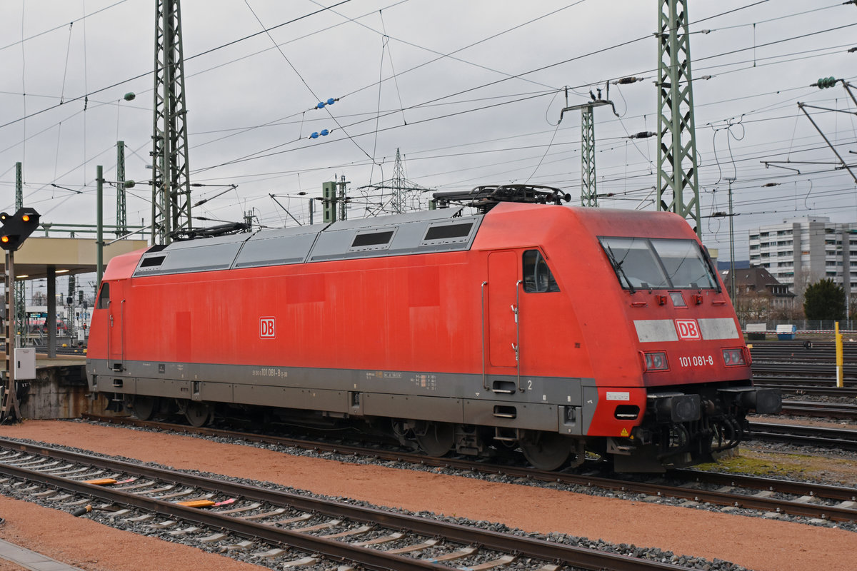 DB Lok 101 081-8 steht auf einem Abstellgleis beim badischen Bahnhof. Die Aufnahme stammt vom 08.01.2019.